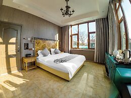 Laoshan Swan Castle Vacation Garden B&B