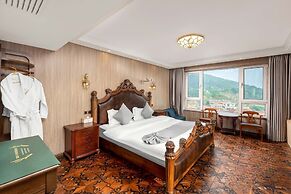 Laoshan Swan Castle Vacation Garden B&B