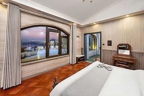 Laoshan Swan Castle Vacation Garden B&B