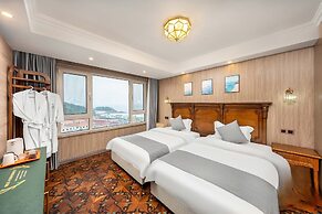 Laoshan Swan Castle Vacation Garden B&B