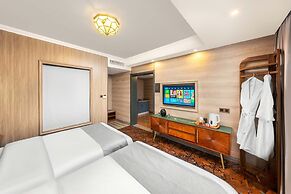 Laoshan Swan Castle Vacation Garden B&B