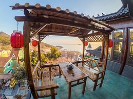 Laoshan Swan Castle Vacation Garden B&B