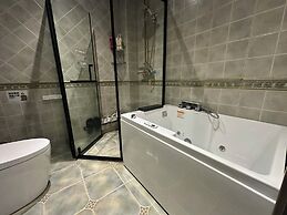 Laoshan Swan Castle Vacation Garden B&B