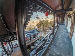 Laoshan Swan Castle Vacation Garden B&B