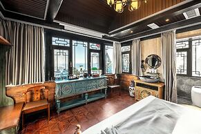 Laoshan Swan Castle Vacation Garden B&B