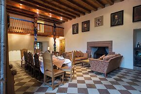 Historic 6-Bedrooms Castle Retreat