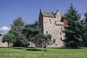 Historic 6-Bedrooms Castle Retreat