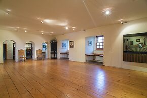 Historic 6-Bedrooms Castle Retreat
