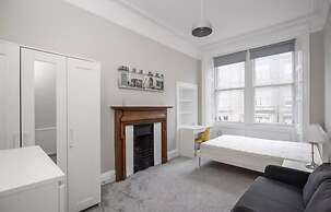 Spacious 3-Bedroom Flat in Charming Bruntsfield