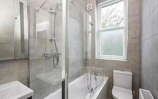 Spacious 3-Bedroom Flat in Charming Bruntsfield