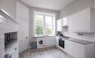 Spacious 3-Bedroom Flat in Charming Bruntsfield