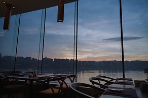Chongqing jiayu emperor hotel