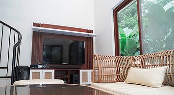 Modern Tropical 2BR Villa & Pool Retreat in Amadeo