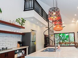 Modern Tropical 2BR Villa & Pool Retreat in Amadeo