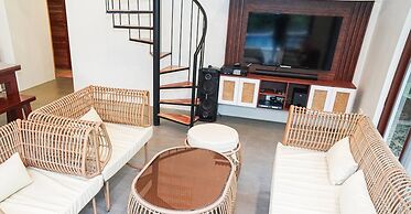 Modern Tropical 2BR Villa & Pool Retreat in Amadeo