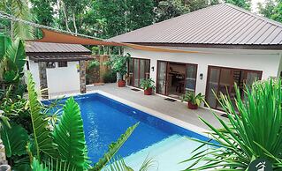 Modern Tropical 2BR Villa & Pool Retreat in Amadeo