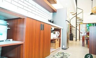 Modern Tropical 2BR Villa & Pool Retreat in Amadeo