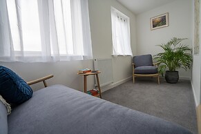 Peak Avenue Retreat