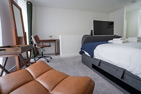 Peak Avenue Retreat