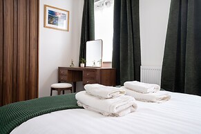 Peak Avenue Retreat