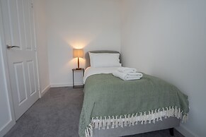 Peak Avenue Retreat
