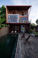 Scarlet Pavilion Homestay