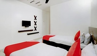 hotel skylawn surat