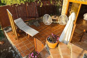 Beachfront Avia Nest - Aspa s Getaway