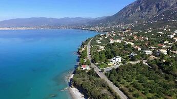 Beachfront Avia Nest - Aspa s Getaway