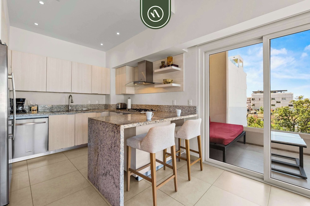 Amazing 1 BR Condo in Romantic Zone - Rooftop Pool