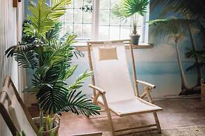 Manor Sun Retreat