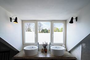 Maas Suites - The French House