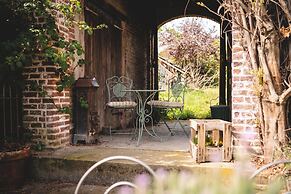 Maas Suites - The French House