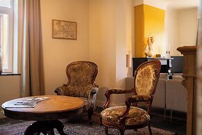 Maas Suites - The French House