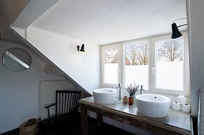 Maas Suites - The French House