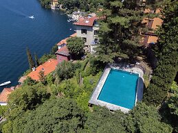 Silken Escape - Pool and Lake View