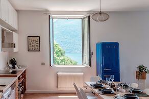 Silken Escape - Pool and Lake View