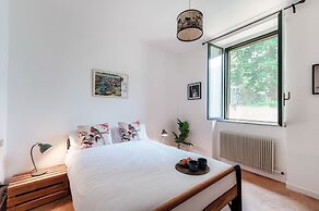 Silken Escape - Pool and Lake View