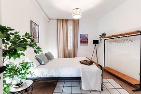 Silken Escape - Pool and Lake View