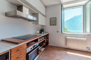Silken Escape - Pool and Lake View