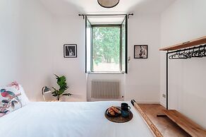 Silken Escape - Pool and Lake View