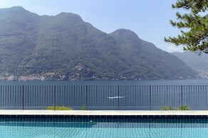 Silken Escape - Pool and Lake View