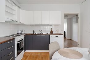 1BR Downtown Apartment with Balcony