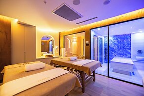 Qlusive Hotel