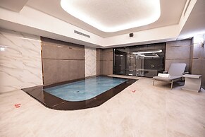 Qlusive Hotel