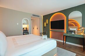 Qlusive Hotel
