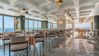 Qlusive Hotel
