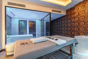 Qlusive Hotel