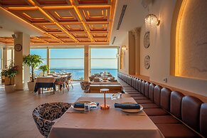 Qlusive Hotel