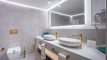 Qlusive Hotel